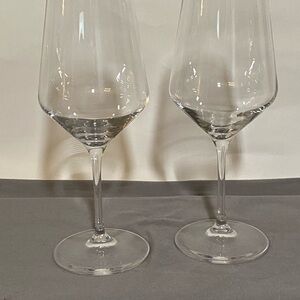 Elegant Clear Wine Glass Set